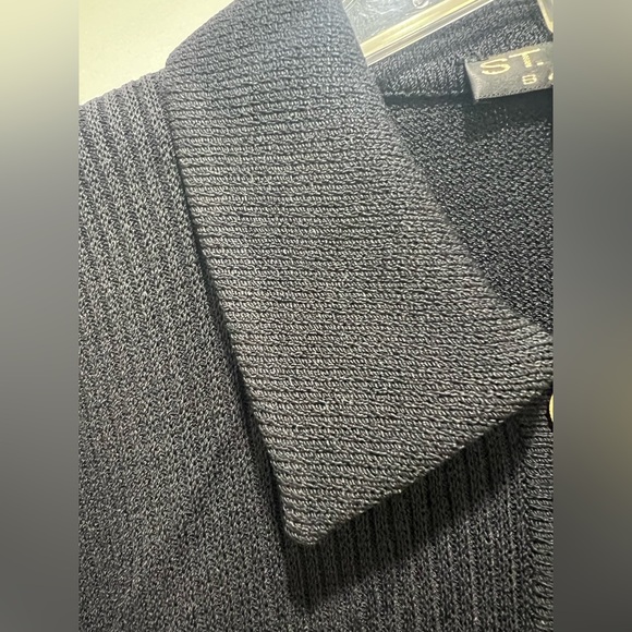 St John Collared Cardigan with Gorgeous Buttons - Picture 5 of 13